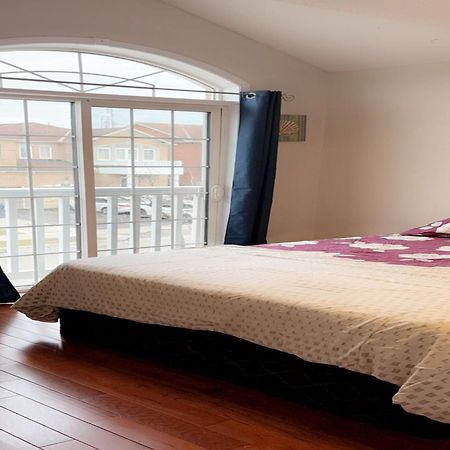Bright Queen Room Close To Sheridan College And Airport Brampton Esterno foto