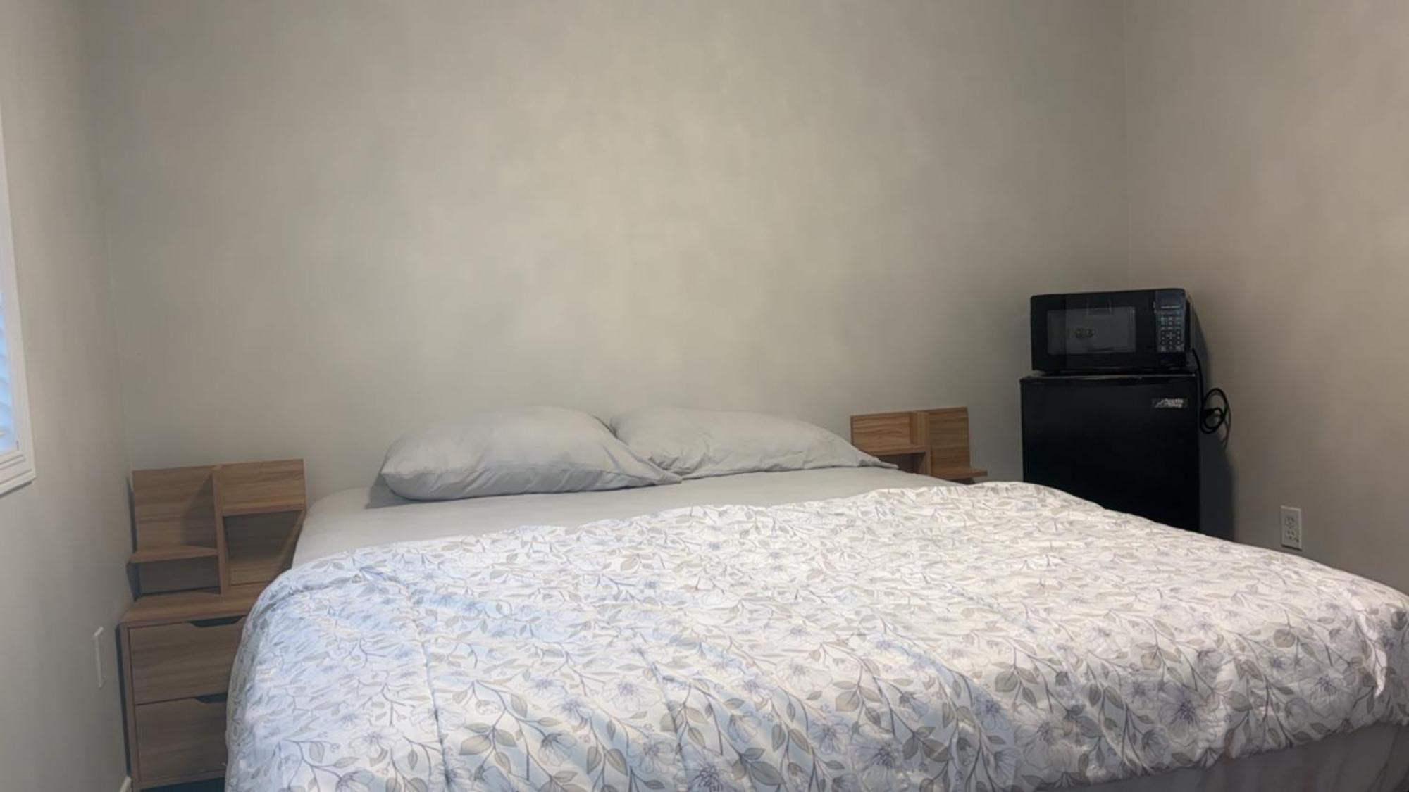 Bright Queen Room Close To Sheridan College And Airport Brampton Esterno foto