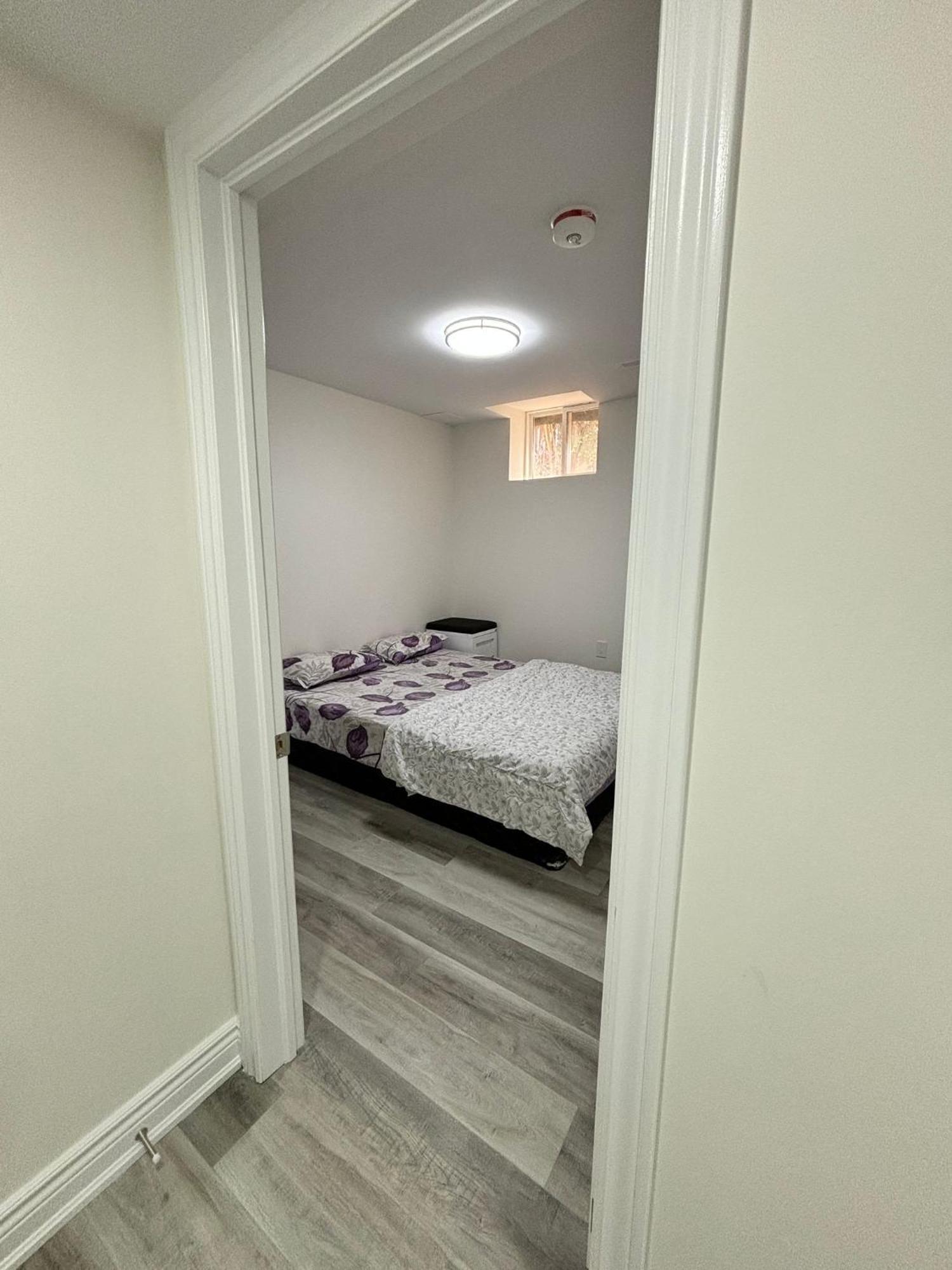 Bright Queen Room Close To Sheridan College And Airport Brampton Esterno foto