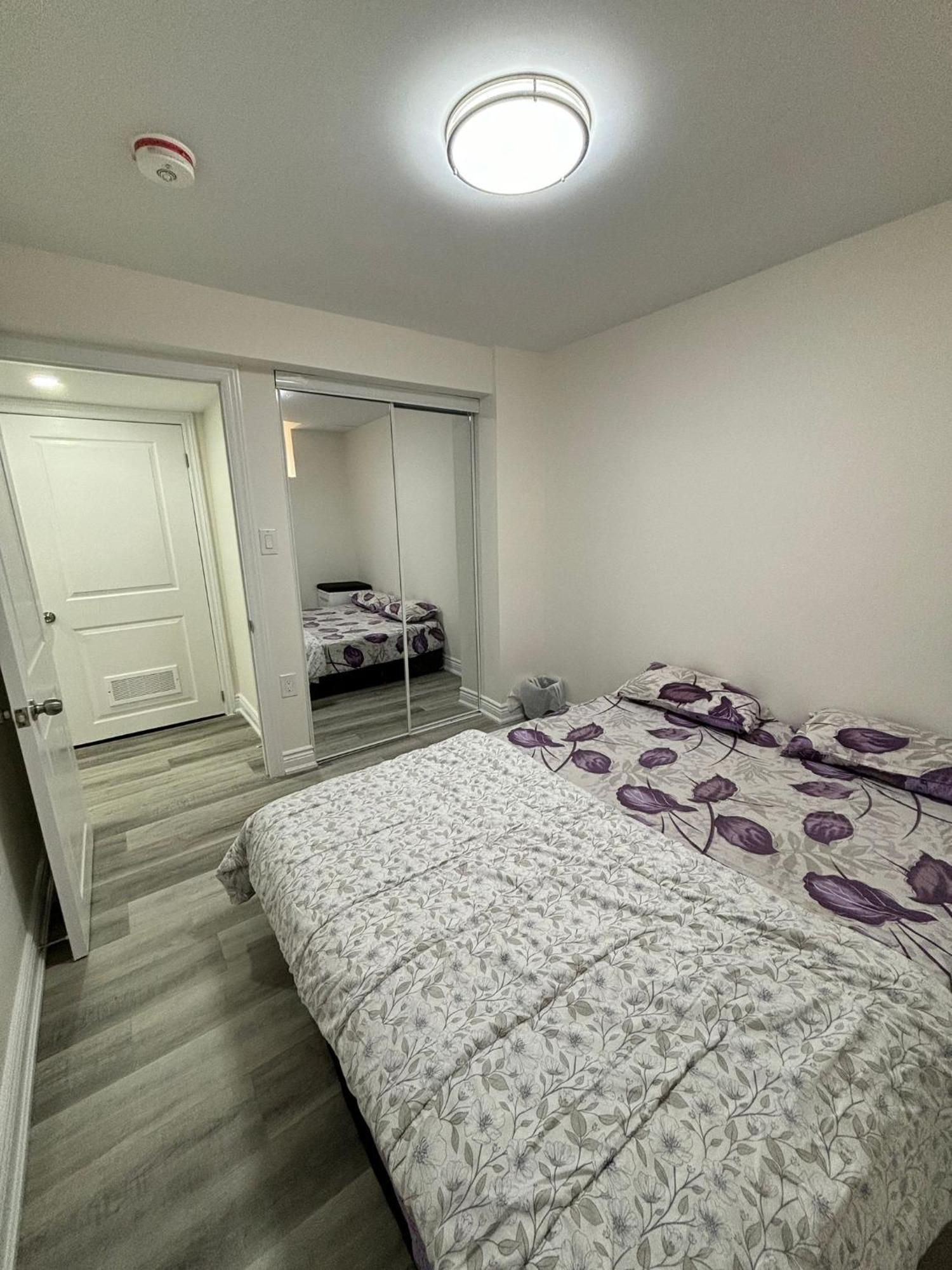 Bright Queen Room Close To Sheridan College And Airport Brampton Esterno foto