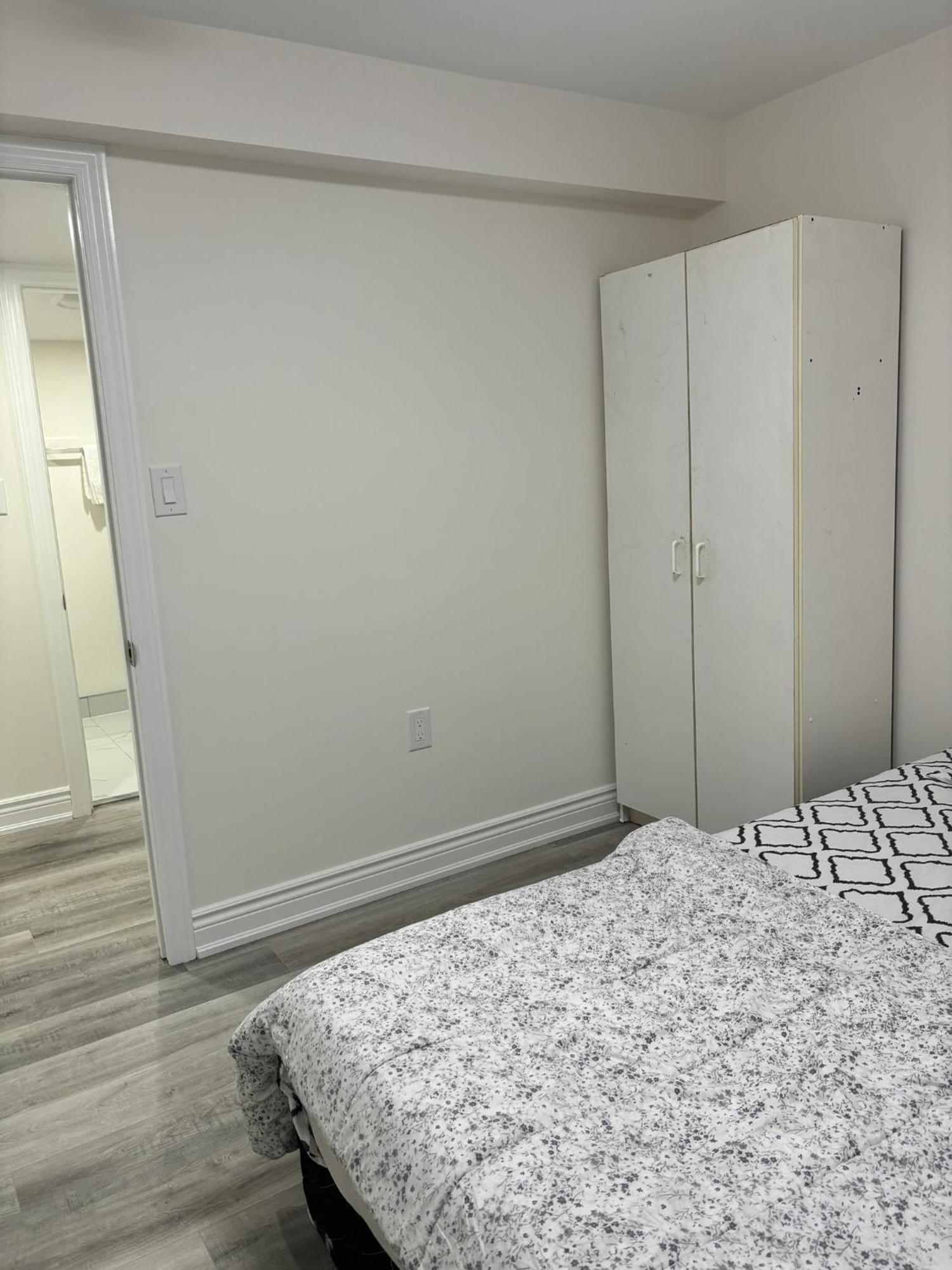 Bright Queen Room Close To Sheridan College And Airport Brampton Esterno foto