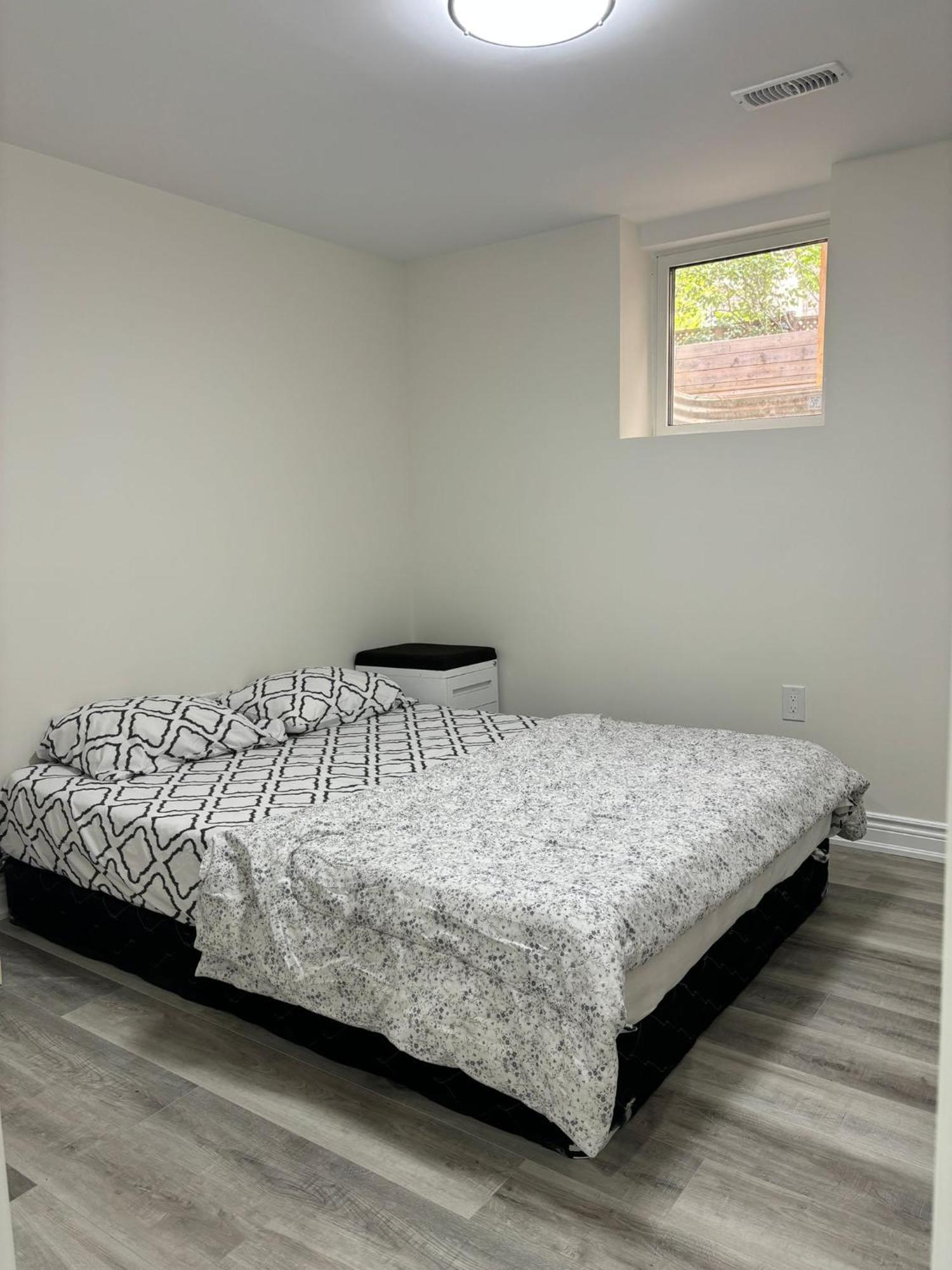 Bright Queen Room Close To Sheridan College And Airport Brampton Esterno foto