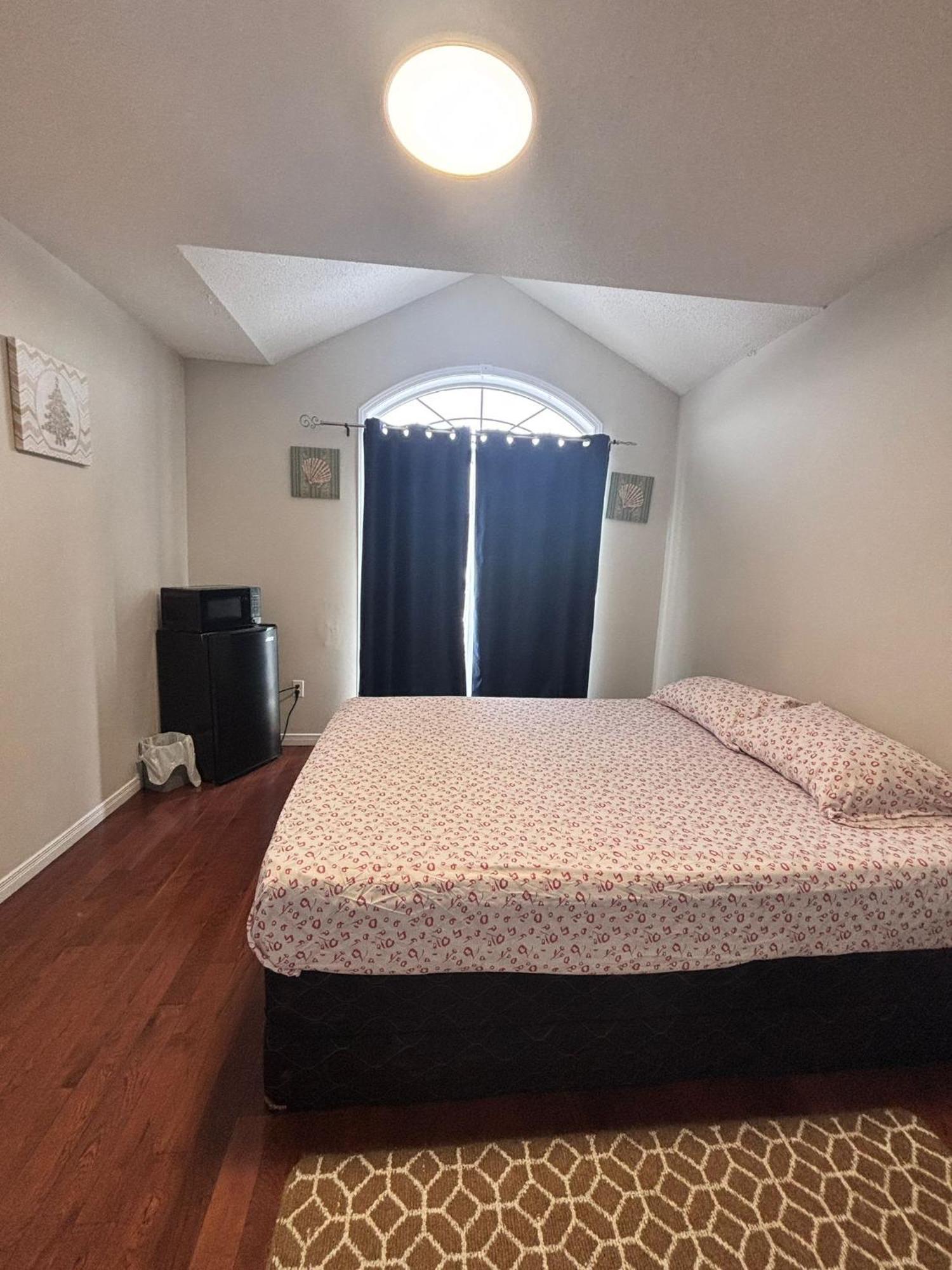 Bright Queen Room Close To Sheridan College And Airport Brampton Esterno foto